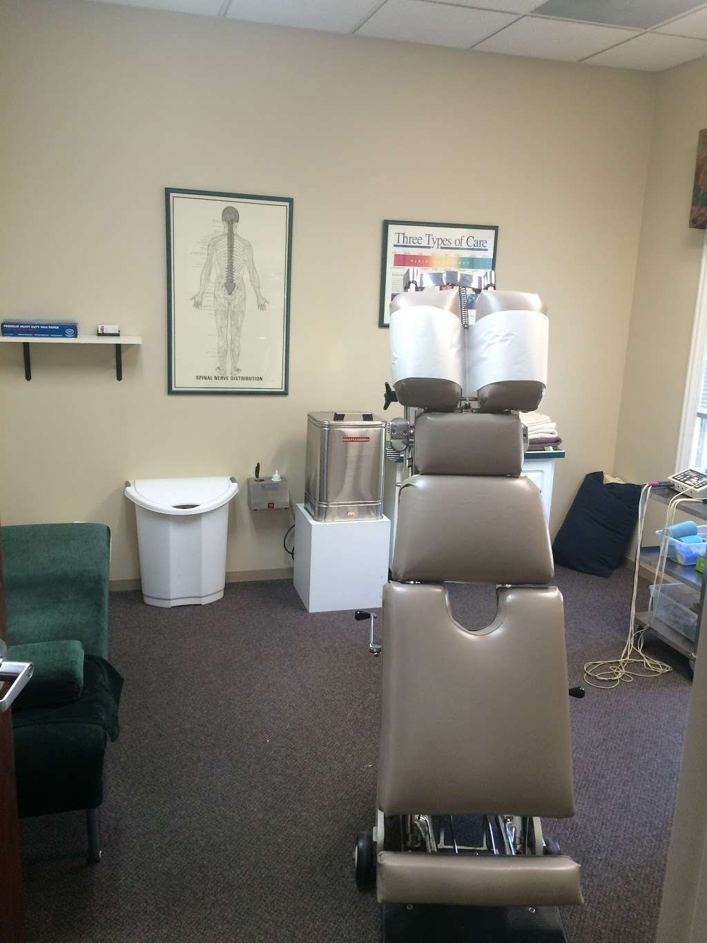 Lindstrom Chiropractic Clinic PC | 1965 W Downer Pl #201, Aurora, IL 60506 | Phone: (630) 896-3377