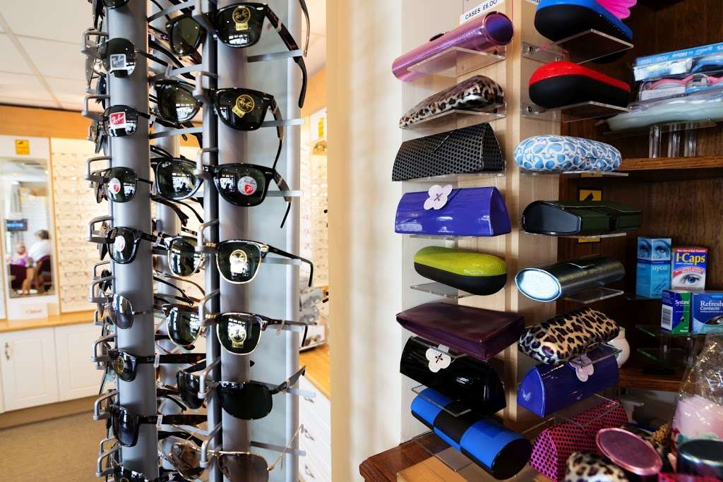 Debneys opticians | 16 Chase Cross Rd, Romford RM5 3PR, UK | Phone: 01708 737448