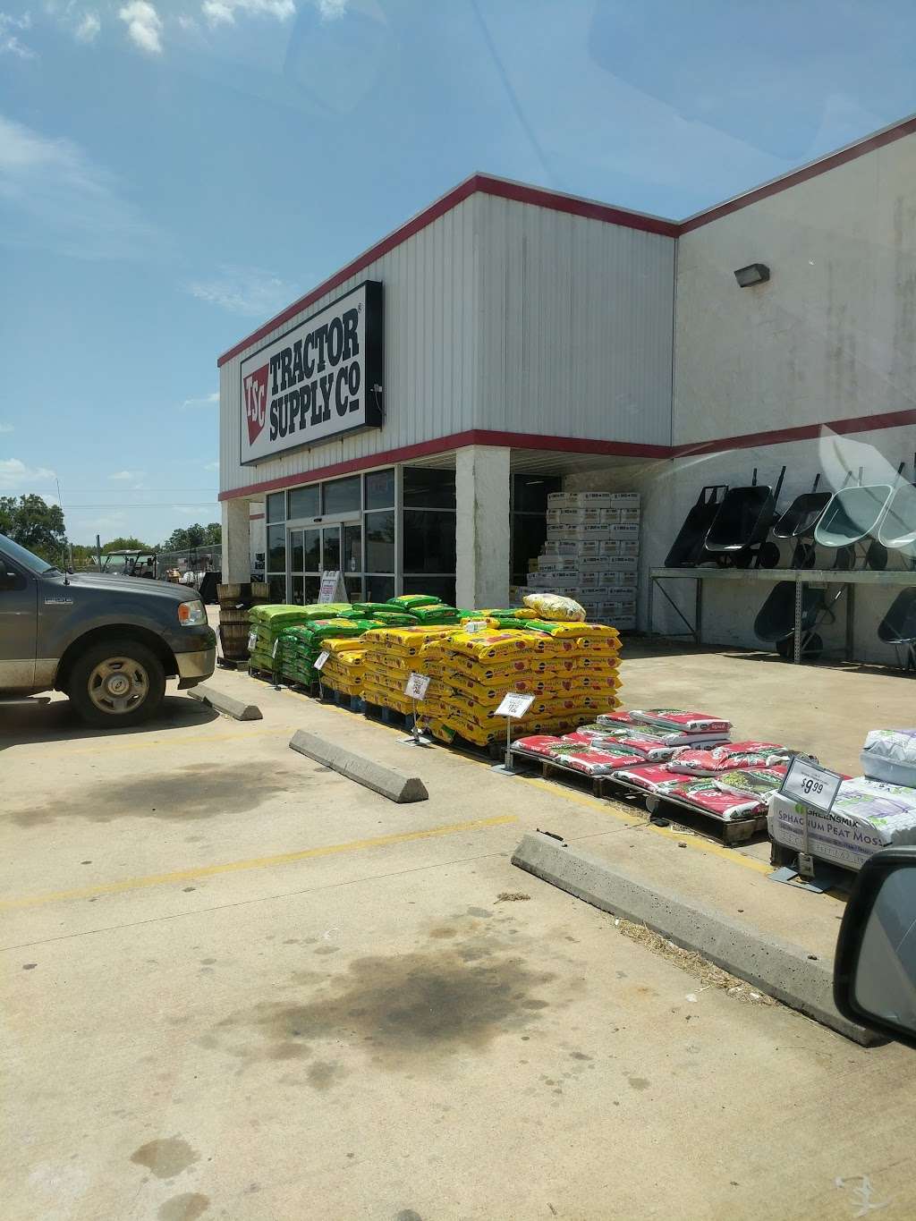 Tractor Supply Co. | 9320 N Hwy 6 Loop, Navasota, TX 77868 | Phone: (936) 825-7758