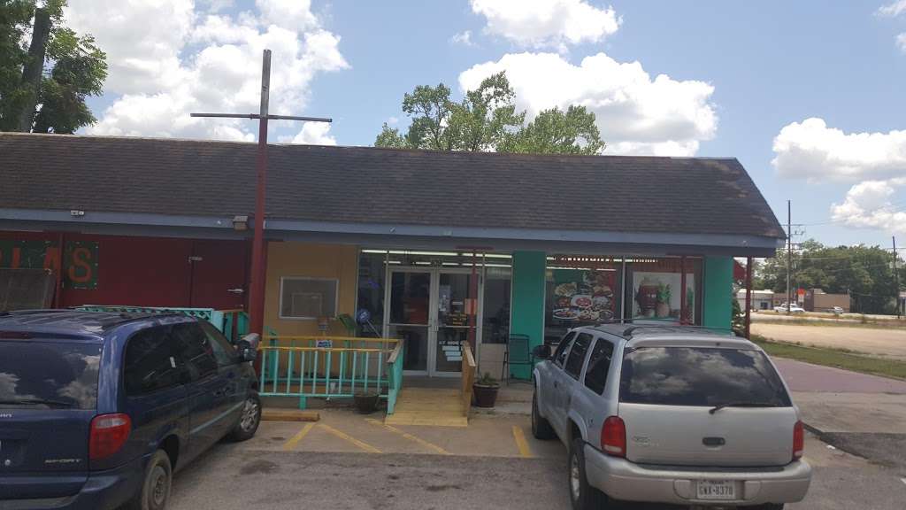 Perlas Taqueria 109 W Boothe St, Cleveland Tx 77345 | 109 W Boothe St, Cleveland, TX 77327, USA | Phone: (281) 662-7129