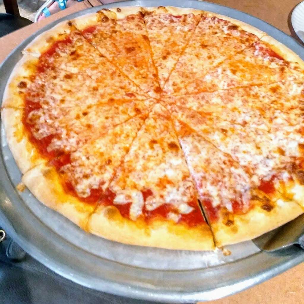 Famiglia Ristorante Pizzeria | 4 Morristown Rd, Matawan, NJ 07747, USA | Phone: (732) 970-6900