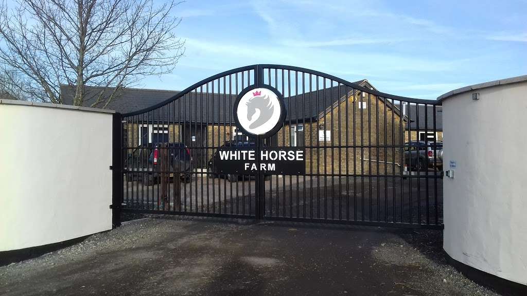 White Horse Farm Carriages | White Horse Farm, White Horse Lane, Harvel, Meopham, Gravesend DA13 0UE, UK | Phone: 07711 033064