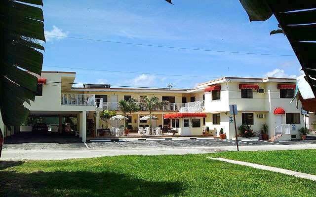 Beach Rooms Inn - Hollywood Beach | 322 Nevada St, Hollywood, FL 33019, USA | Phone: (954) 616-9689