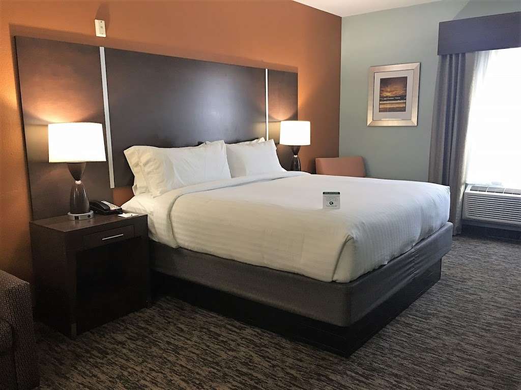 Holiday Inn Express & Suites Carmel North - Westfield | 15131 Thatcher Ln, Carmel, IN 46033, USA | Phone: (317) 575-0000