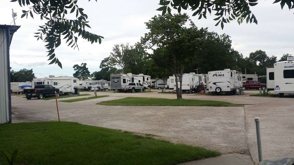 Original Riverfront RV Park | 1204 S Main St, Highlands, TX 77562, USA | Phone: (281) 843-4003