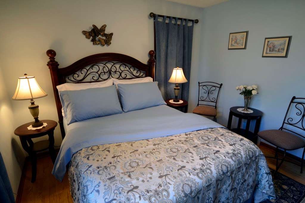 Dove Nest Bed and Breakfast | 5000 Scottdale Rd, St Joseph, MI 49085, USA | Phone: (269) 429-2211