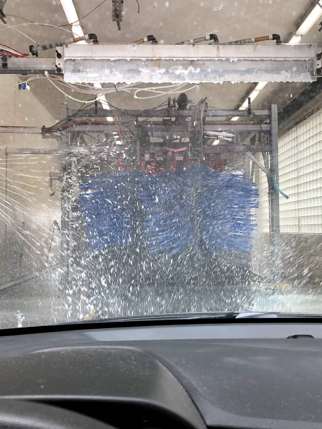 Zips Car Wash | 3825 W Maple St, Wichita, KS 67213, USA | Phone: (316) 944-0736