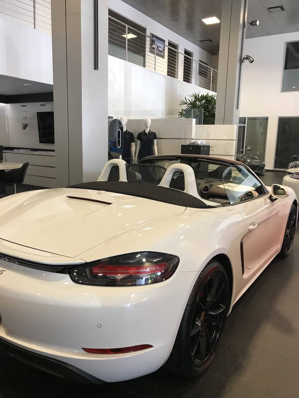 Circle Porsche | 1850 Outer Traffic Cir, Long Beach, CA 90815, USA | Phone: (562) 494-1911