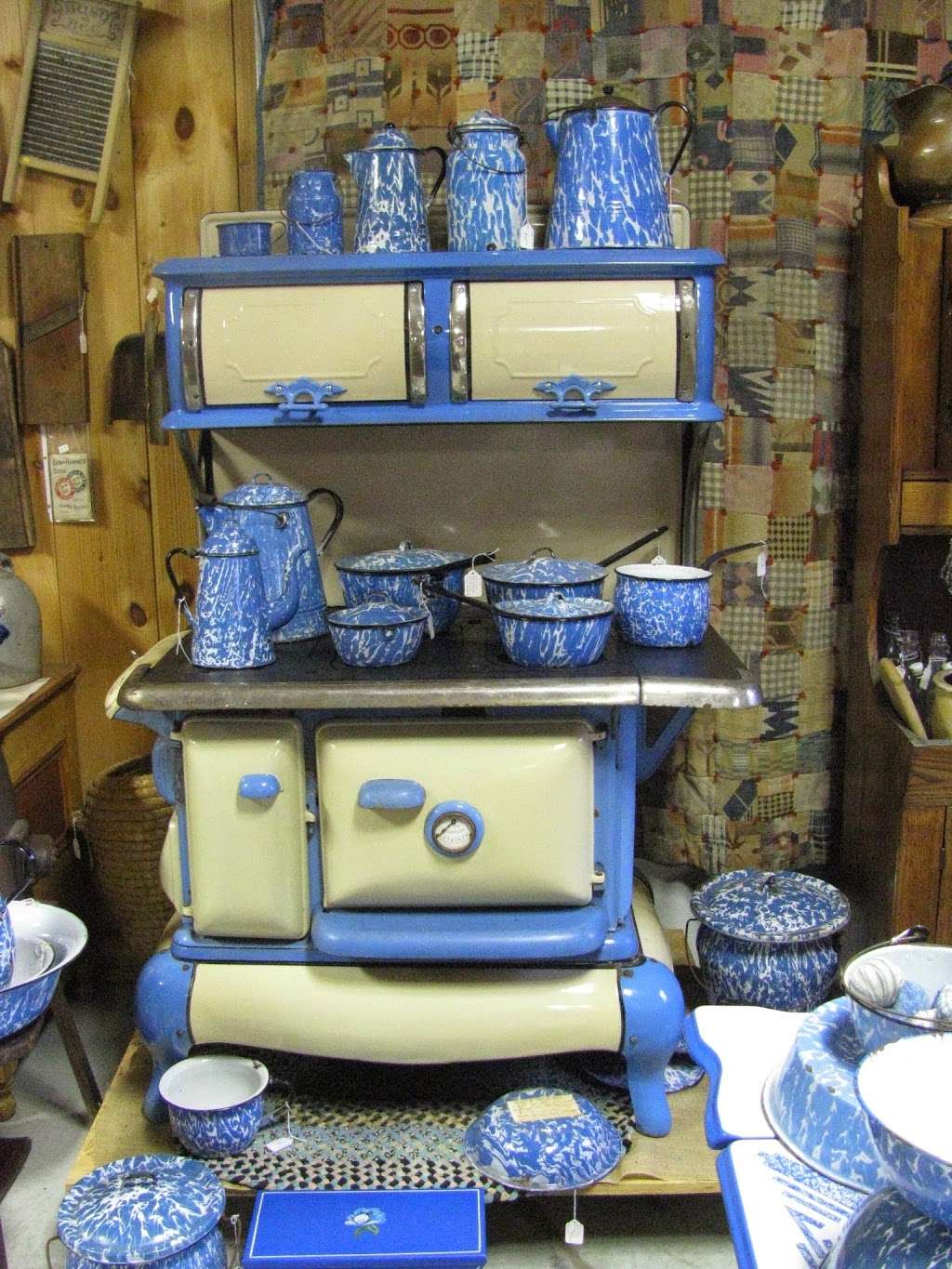 Burkholders Ever Green Farm Antiques | 705 Franklin St, Denver, PA 17517 | Phone: (717) 615-0688