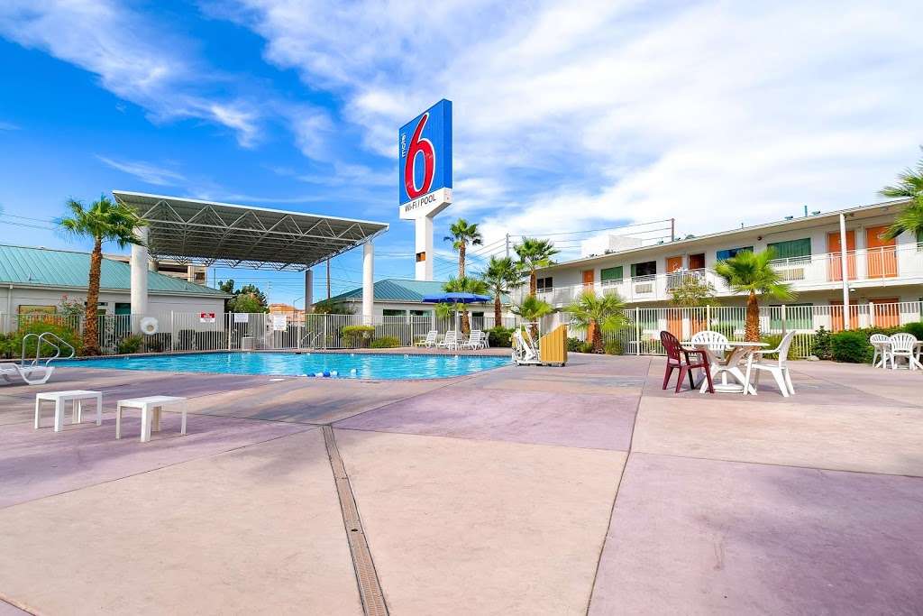 Motel 6 Las Vegas - Tropicana | 195 E Tropicana Ave, Las Vegas, NV 89109, USA | Phone: (702) 798-0728