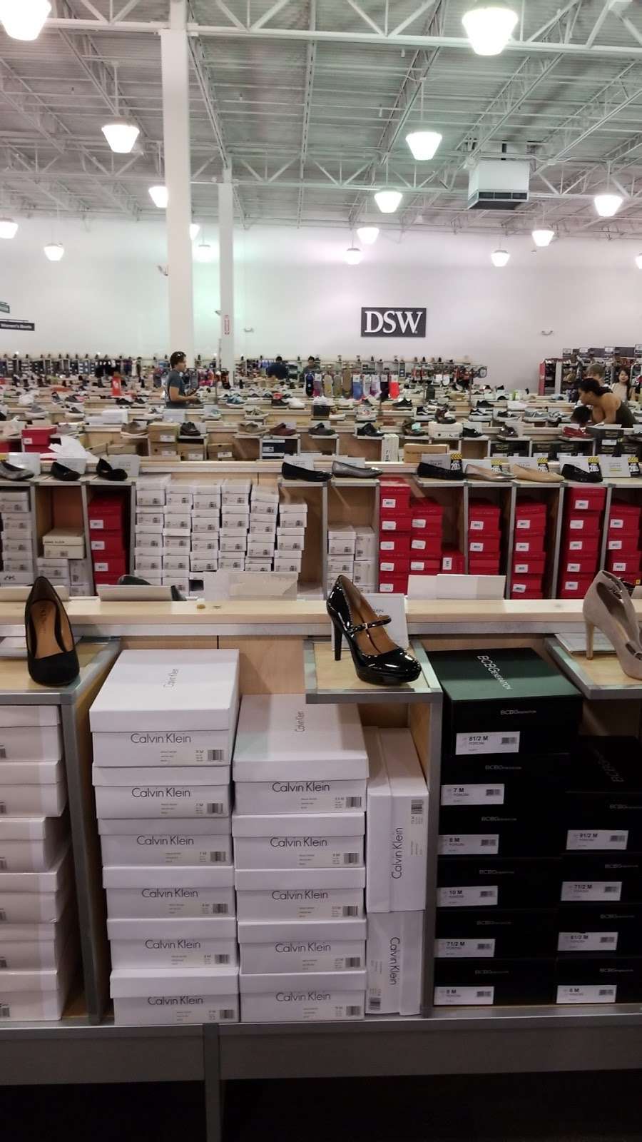 DSW Designer Shoe Warehouse | 2745 Town Center Blvd N, Sugar Land, TX 77479, USA | Phone: (281) 277-3524