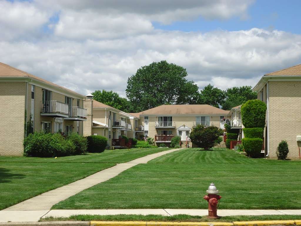 Continental Garden Apartments | 33 Willow Dr, Ocean Township, NJ 07712 | Phone: (732) 493-4000