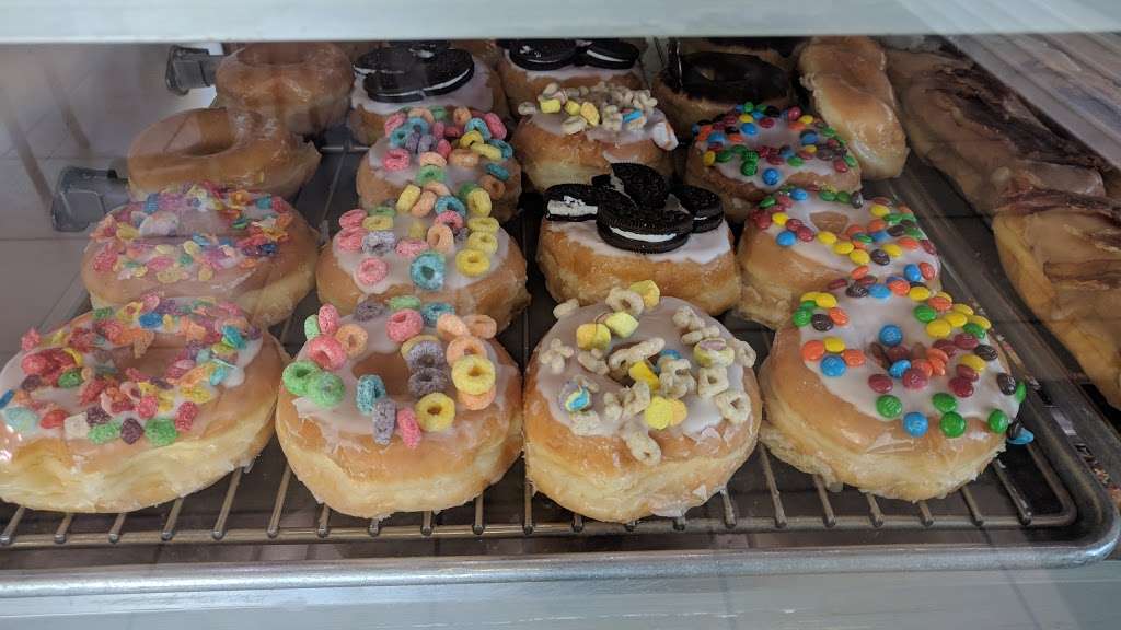 Star Donuts | 2160 Newbury Rd, Newbury Park, CA 91320, USA | Phone: (805) 499-3877