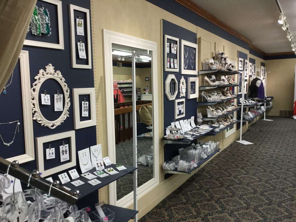 The Prom Shoppe | 27 Main St, Oswego, IL 60543, USA | Phone: (630) 554-3265