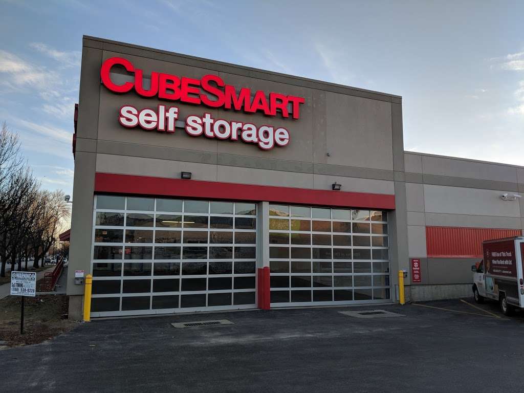 CubeSmart Self Storage | 1900 N Narragansett Ave, Chicago, IL 60639, USA | Phone: (773) 237-2700