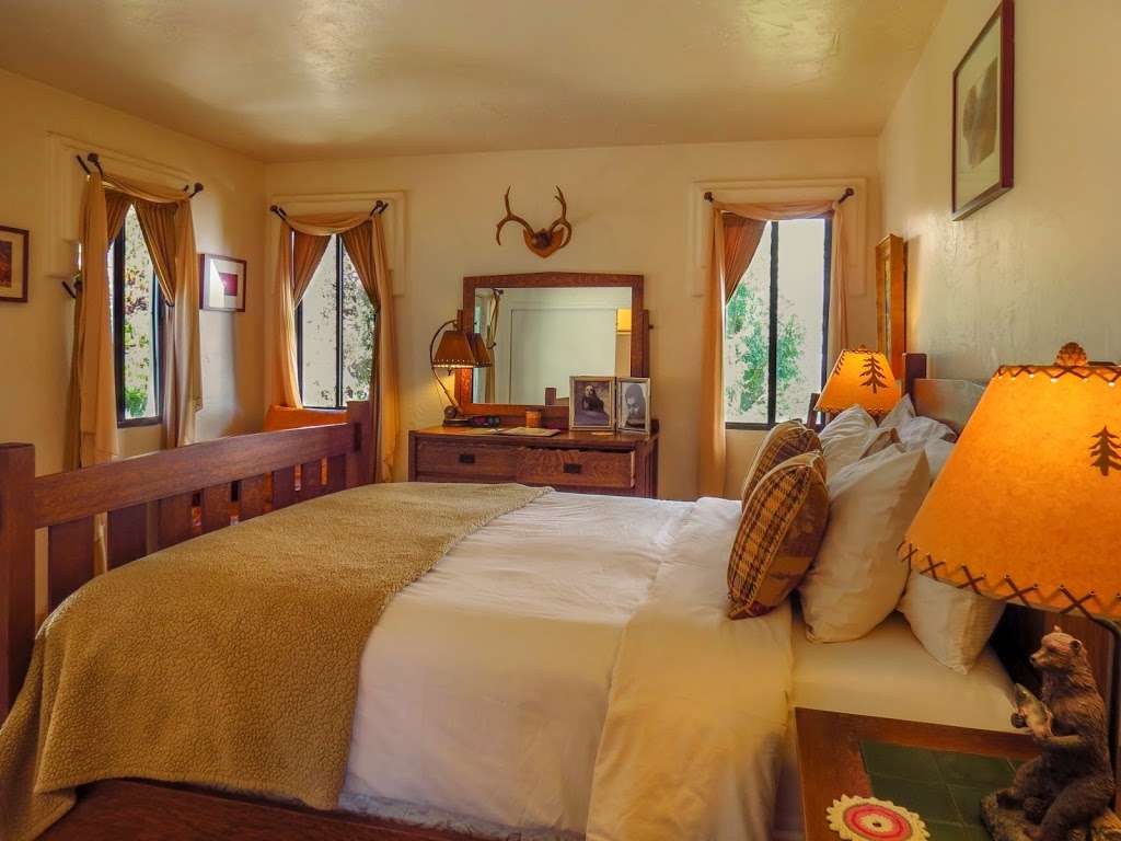 Topanga Canyon Inn Bed and Breakfast | 20310 Callon Dr, Topanga, CA 90290, USA | Phone: (310) 570-3791