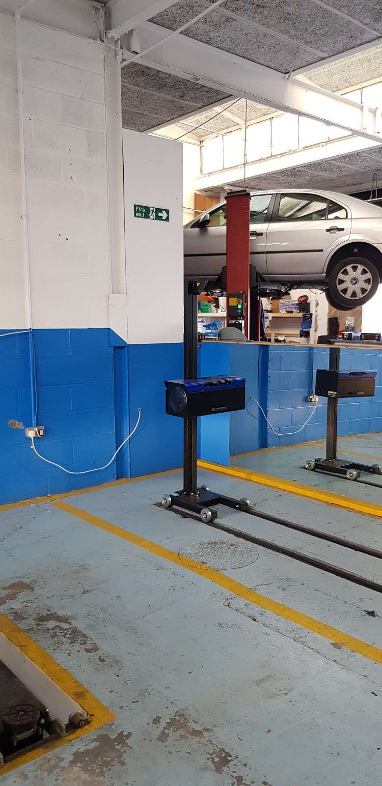 A CAR MOT & SERVICE CENTRE | UNIT 1, 2 Edinburgh Pl, Harlow CM20 2DJ, UK | Phone: 01279 898440