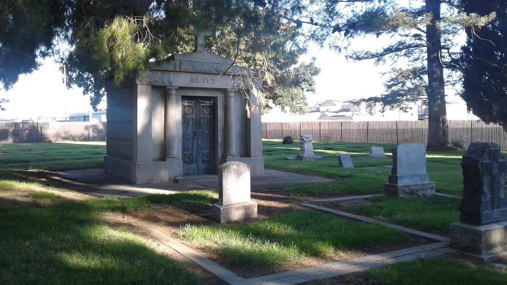 Silveyville Cemetery District | 800 S 1st St, Dixon, CA 95620, USA | Phone: (707) 678-5578