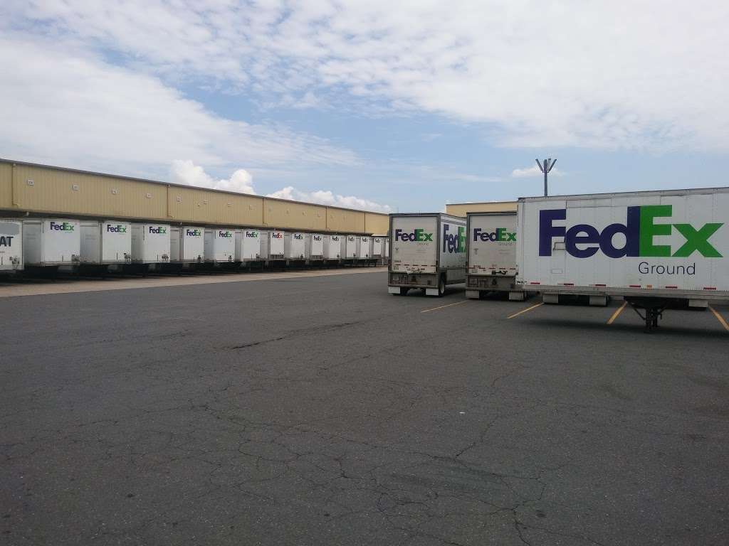 FedEx Ground | 6604 Csx Way, Charlotte, NC 28214, USA | Phone: (800) 463-3339