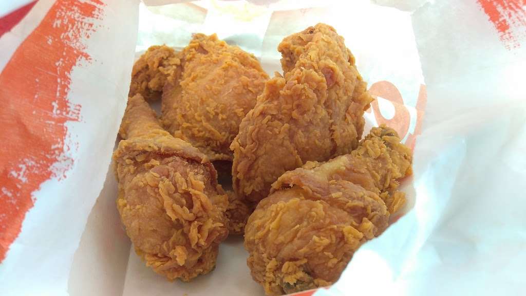 Popeyes Louisiana Kitchen | 13745 Paramount Blvd, South Gate, CA 90280 | Phone: (562) 408-6923