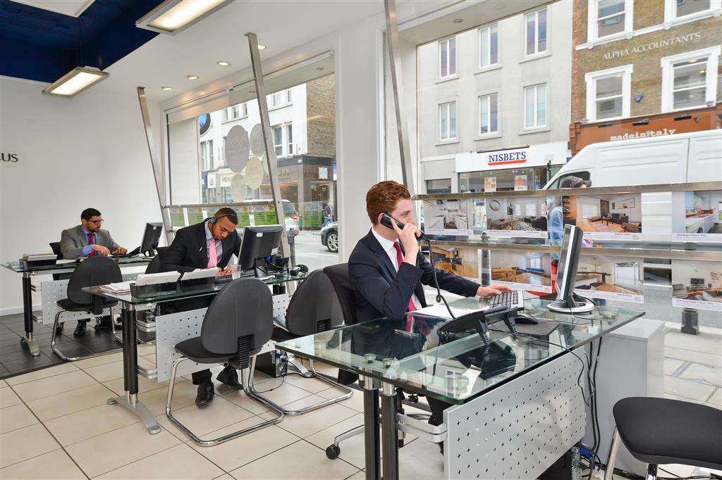 Barnard Marcus Estate Agents in Fulham | 20 Fulham Broadway, Fulham, London SW6 1AH, UK | Phone: 020 7610 3434