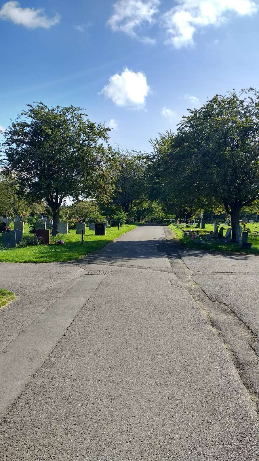 Richmond Cemetery | Grove Rd, Richmond TW10, UK | Phone: 020 8876 4511