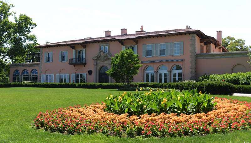 Loyola at Cuneo Mansion and Gardens | 1350 Milwaukee Ave, Vernon Hills, IL 60061 | Phone: (847) 362-3042