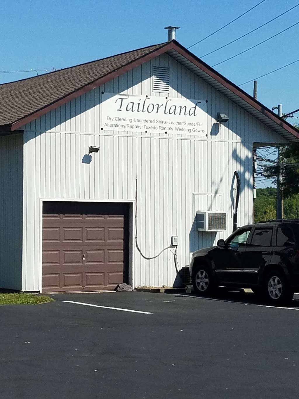 Tailorland | 21 NY-17K, Newburgh, NY 12550 | Phone: (845) 561-1992