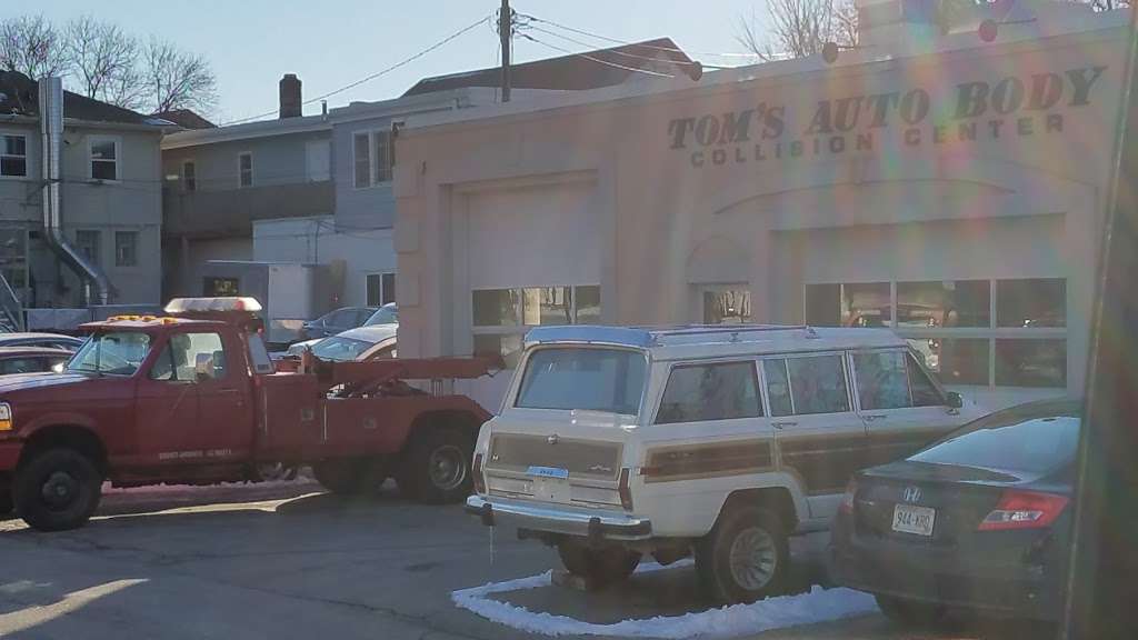 Toms Auto Body | 819 Canal St, Delafield, WI 53018, USA | Phone: (262) 646-8823