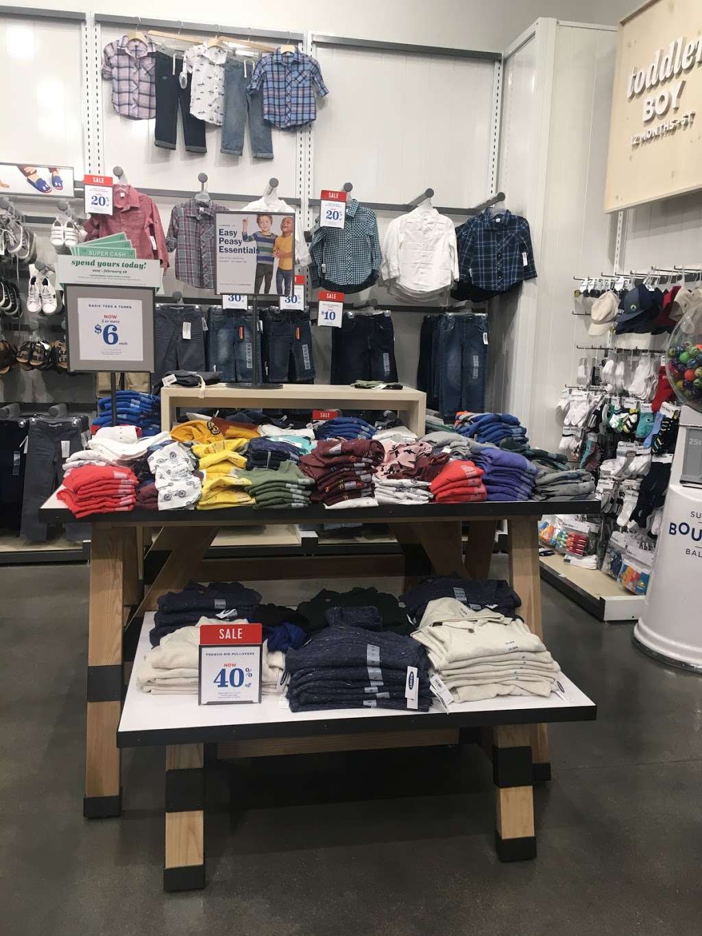 Old Navy | 1245 W Renaissance Pkwy, Rialto, CA 92376 | Phone: (909) 574-2556