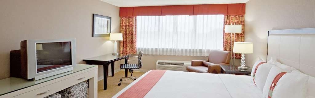 Holiday Inn & Suites Marlborough | 265 Lakeside Ave, Marlborough, MA 01752 | Phone: (508) 481-3000