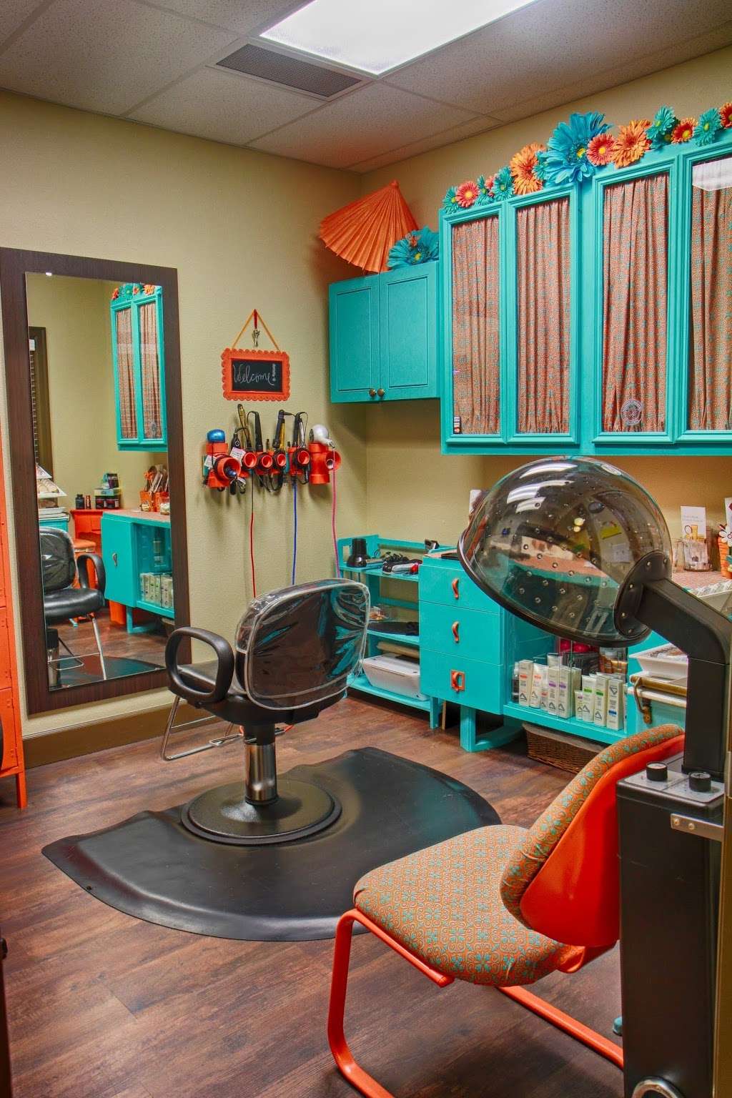 Salons by JC Pearland Parkway - Salon Suite and Booth Rental | 2650 Pearland Pkwy suite 196, Pearland, TX 77581 | Phone: (281) 915-1570