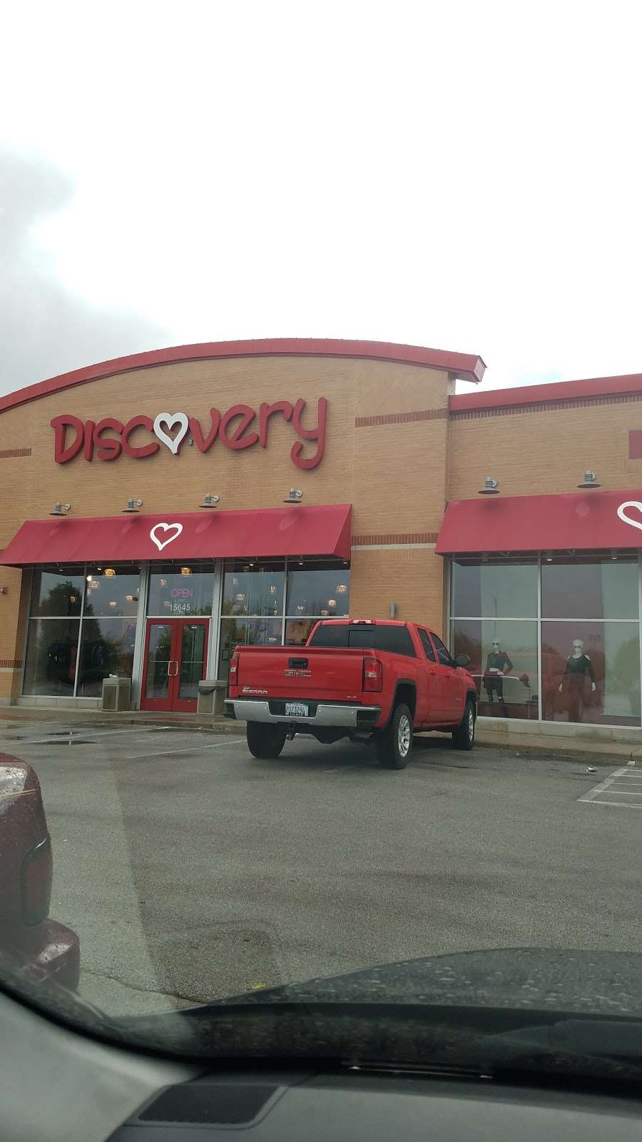 Discovery Clothing | 15645 South La Grange Road, Orland Park, IL 60462, USA | Phone: (708) 226-9470