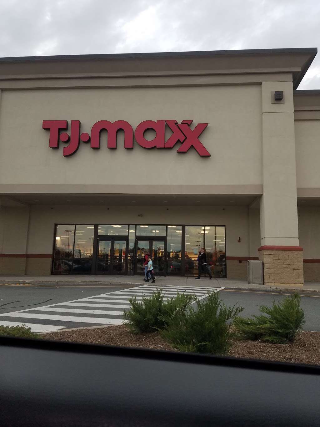 T.J. Maxx | 9 Mozzone Blvd, Taunton, MA 02780, USA | Phone: (508) 828-1982