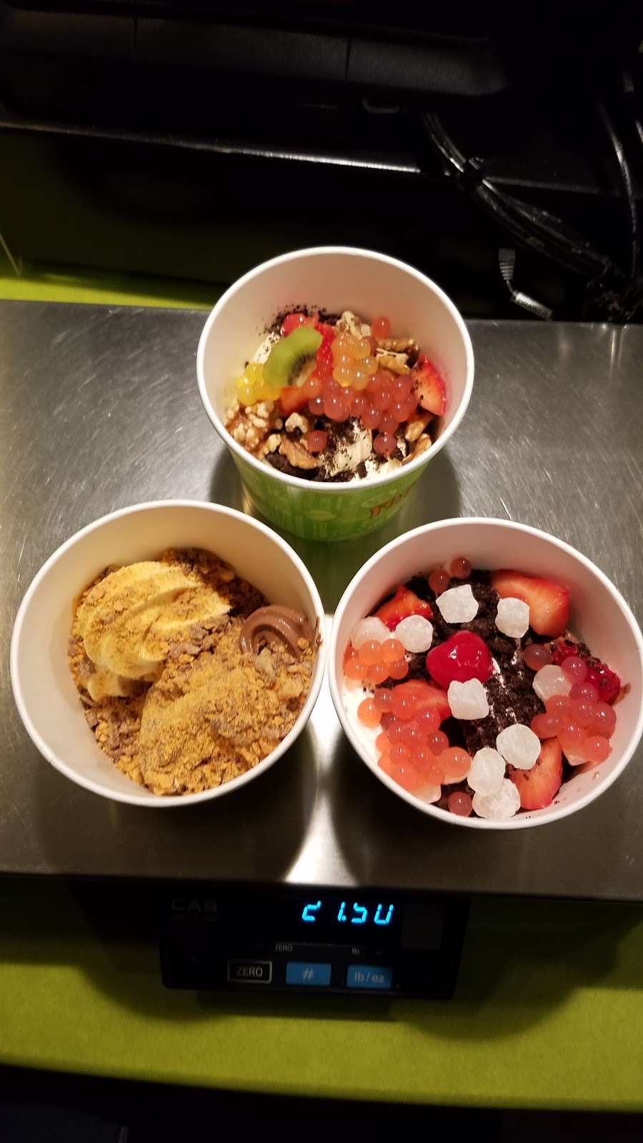 Yogli Mogli Frozen Yogurt | 8200 W Oakton St, Niles, IL 60714 | Phone: (847) 696-7240