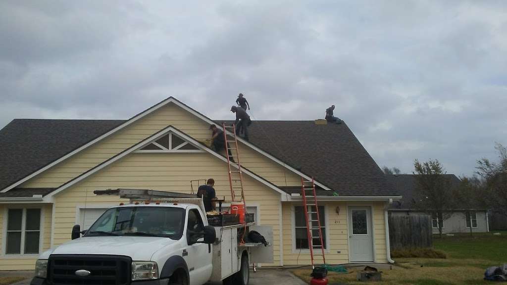 Land Roofing Co Inc | 27204 E 271st St, Harrisonville, MO 64701, USA | Phone: (816) 884-6242