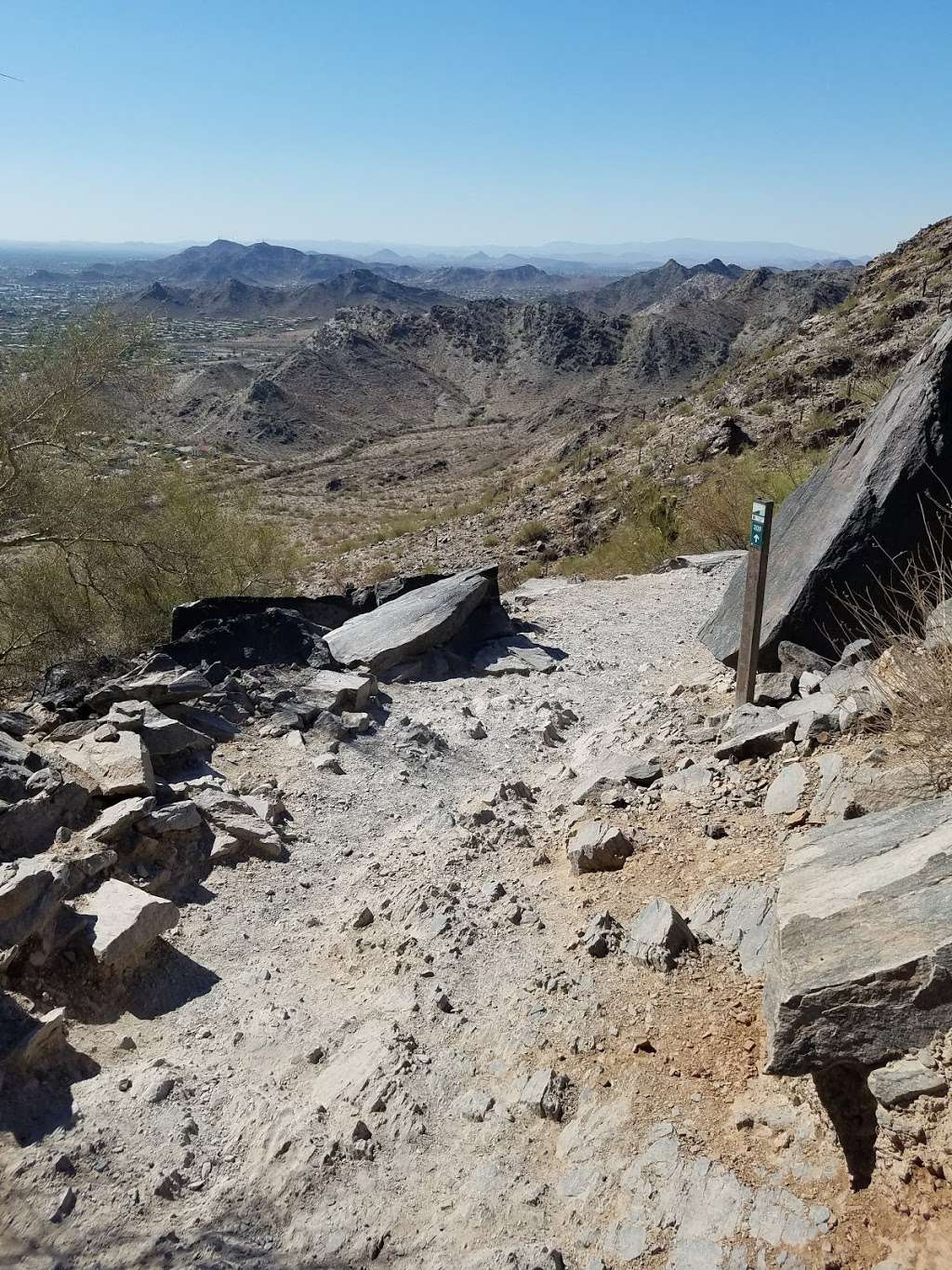 Piestewa Peak Trailhead | 2701 E Squaw Peak Dr, Phoenix, AZ 85016, USA