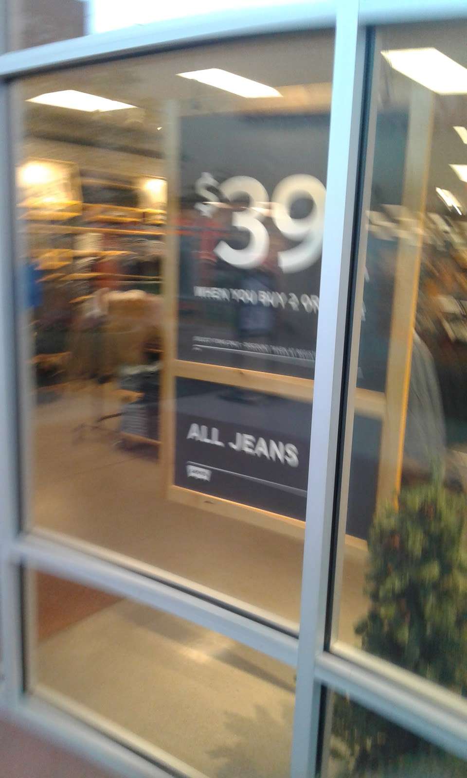 Levis Outlet Store at Tanger Outlets Westgate | 6800 N 95th Ave Suite 570, Glendale, AZ 85305, USA | Phone: (623) 772-7284