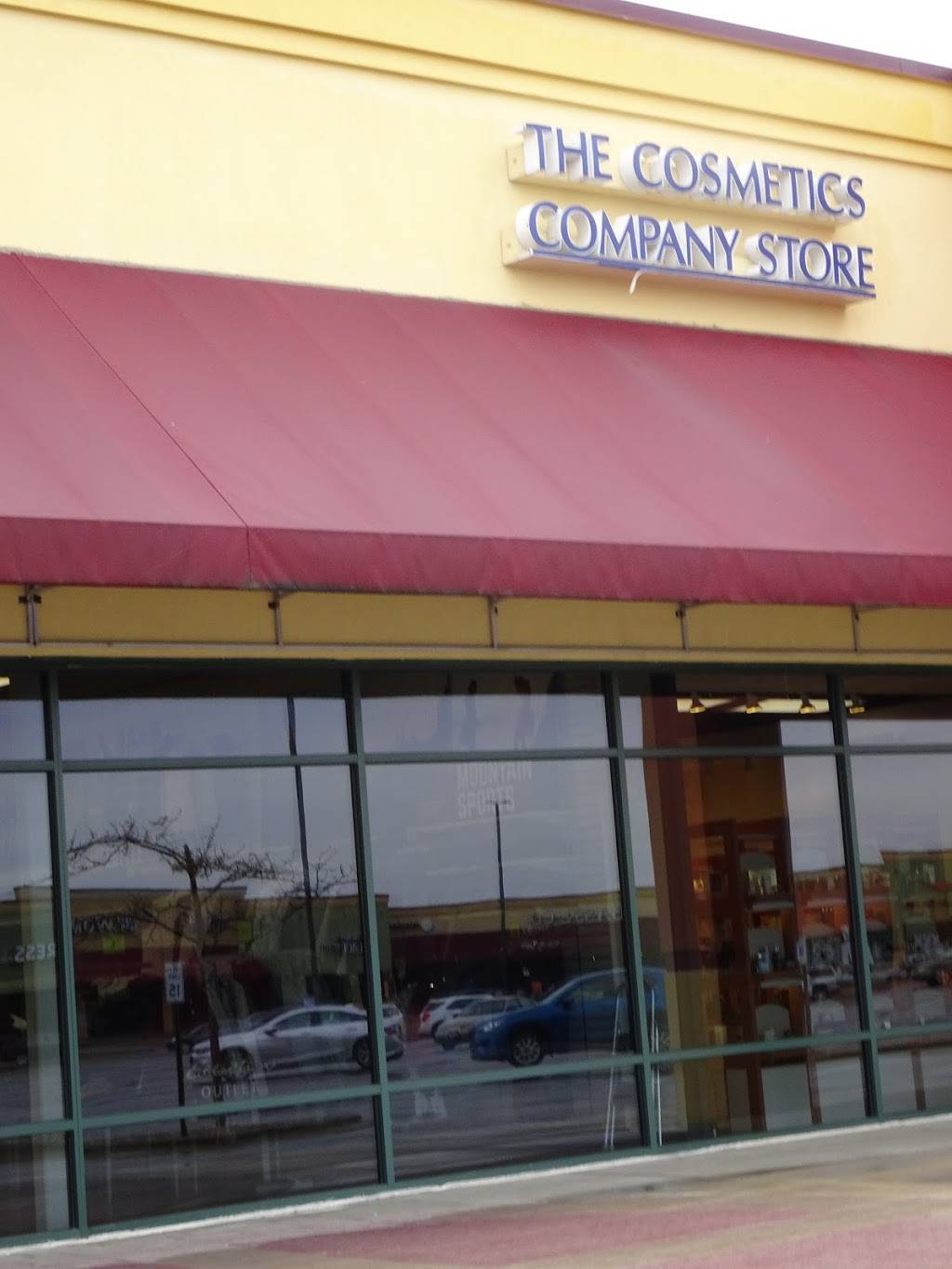 The Cosmetics Company Store | 595 Linmar Ln #B050, Johnson Creek, WI 53038, USA | Phone: (920) 699-2300