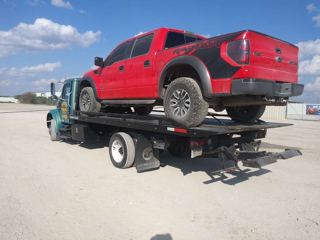 Soto Towing service | 14853 Ledgeview Ct, Balch Springs, TX 75180, USA | Phone: (469) 685-3304