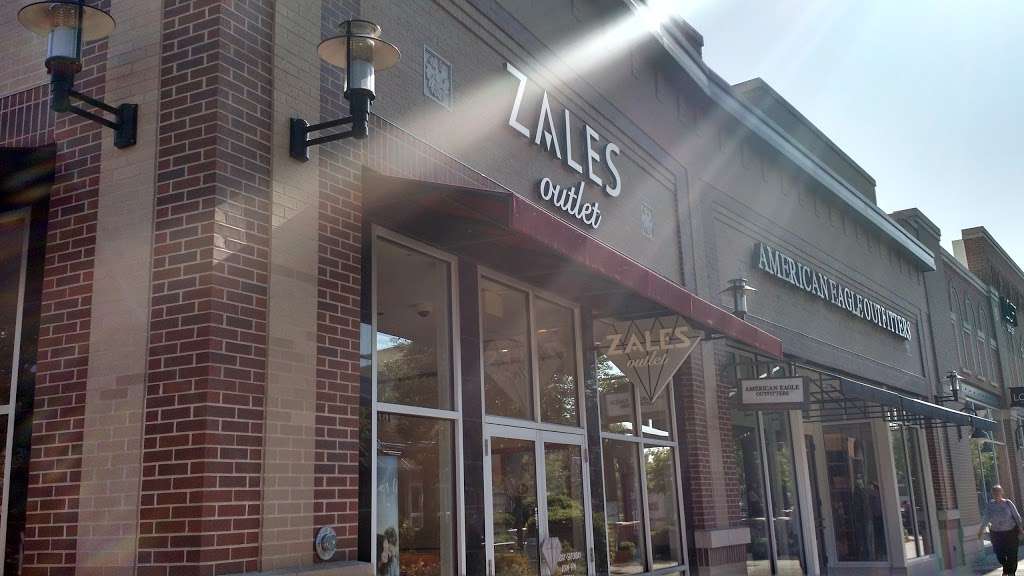 Zales Outlet | 1803 Village West Pkwy, Kansas City, KS 66111, USA | Phone: (913) 660-1096