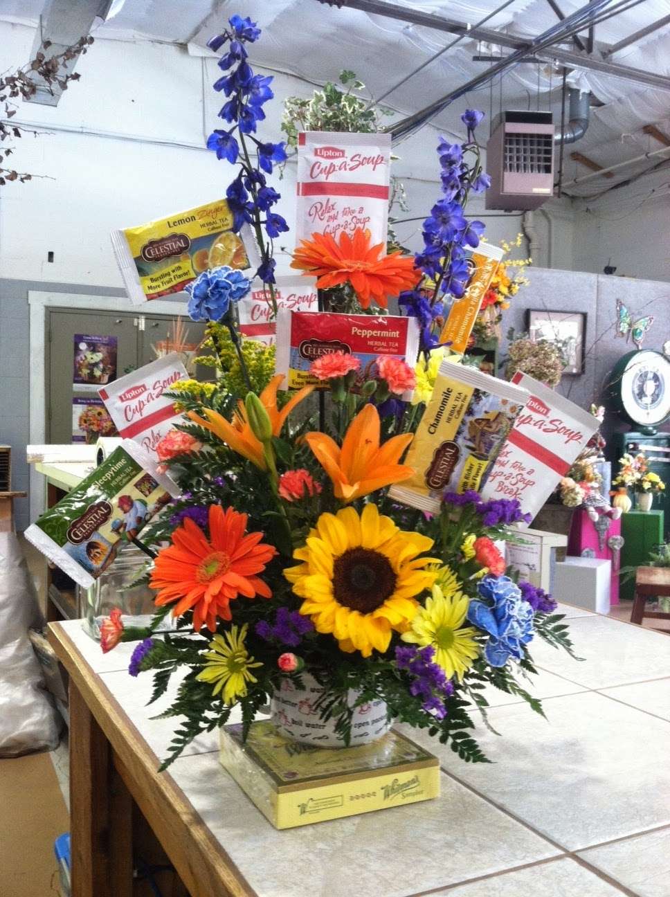 Bloomin Tons Floral Co. | 2642 E 10th St, Bloomington, IN 47408, USA | Phone: (812) 336-7201