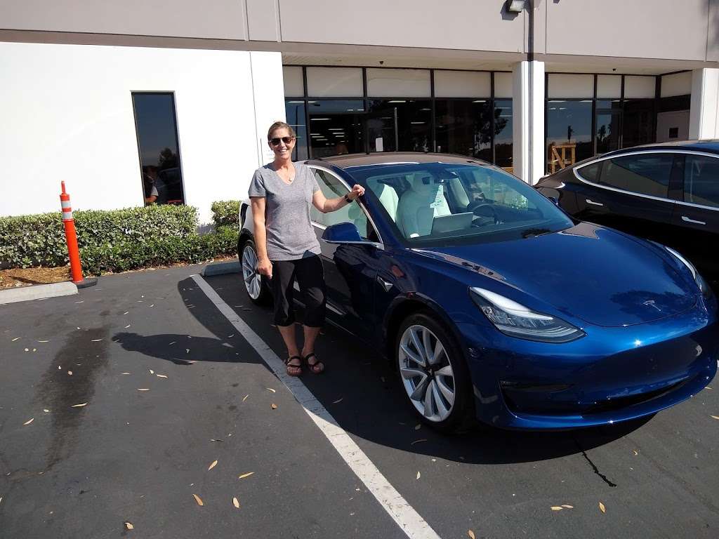 Tesla Kearny Mesa Service/Delivery Hub | 5600 Kearny Mesa Rd, San Diego, CA 92111, USA | Phone: (858) 285-3905