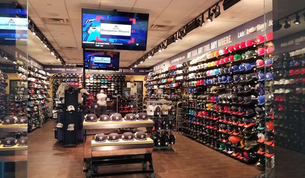 Lids | 500 Baybrook Mall SP 1212, Friendswood, TX 77546 | Phone: (281) 280-0422