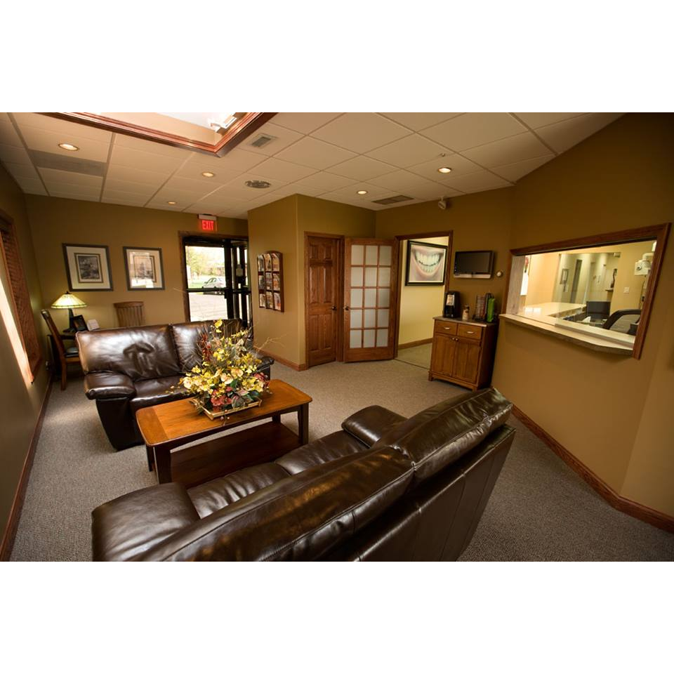 Downtown Tinley Dental: Tyler Markus DMD | 17859 Oak Park Ave, Tinley Park, IL 60477 | Phone: (708) 532-0091