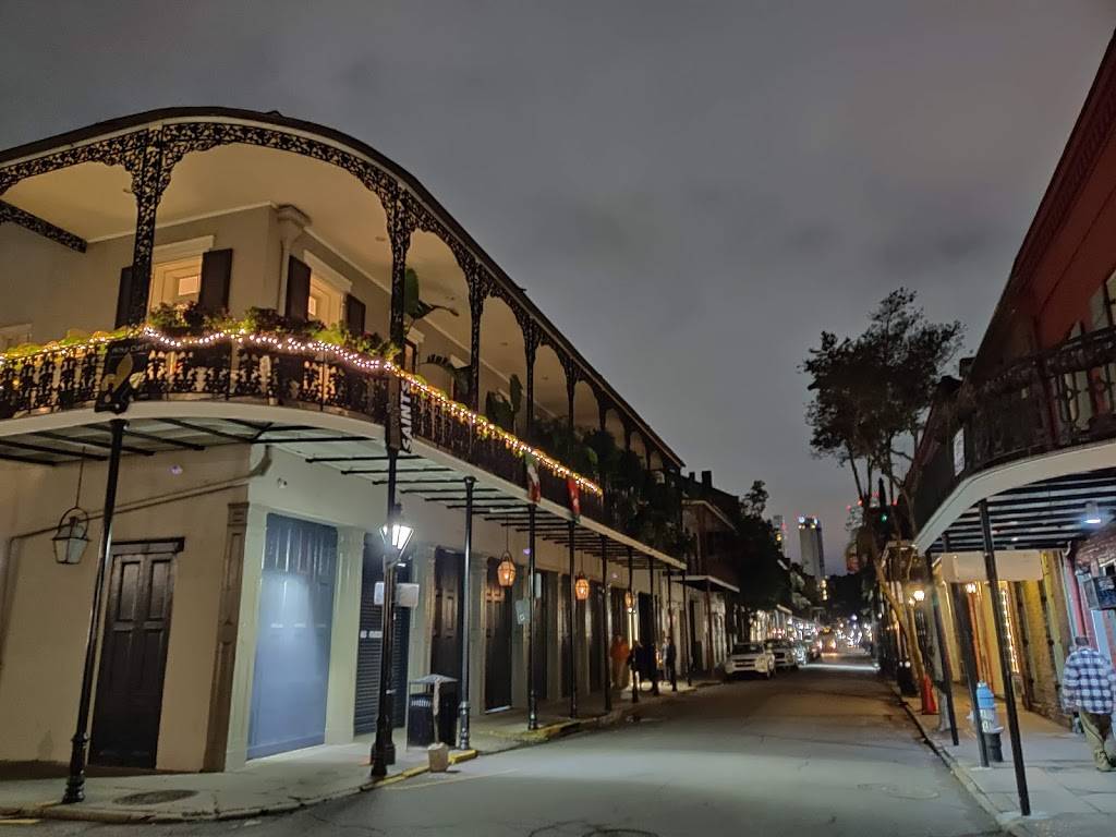 Chateau Hotel New Orleans | 1001 Chartres St, New Orleans, LA 70116, USA | Phone: (504) 524-9636