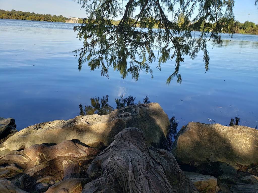 Lakeshore at Lady Bird Lake Metropolitan Park | 2525 S Lakeshore Blvd, Austin, TX 78741, USA | Phone: (512) 974-9500