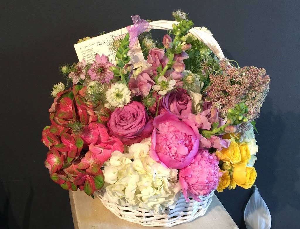 sylvan grace Florist | 140 Hudson Cove, Edgewater, NJ 07020, USA | Phone: (201) 944-6321