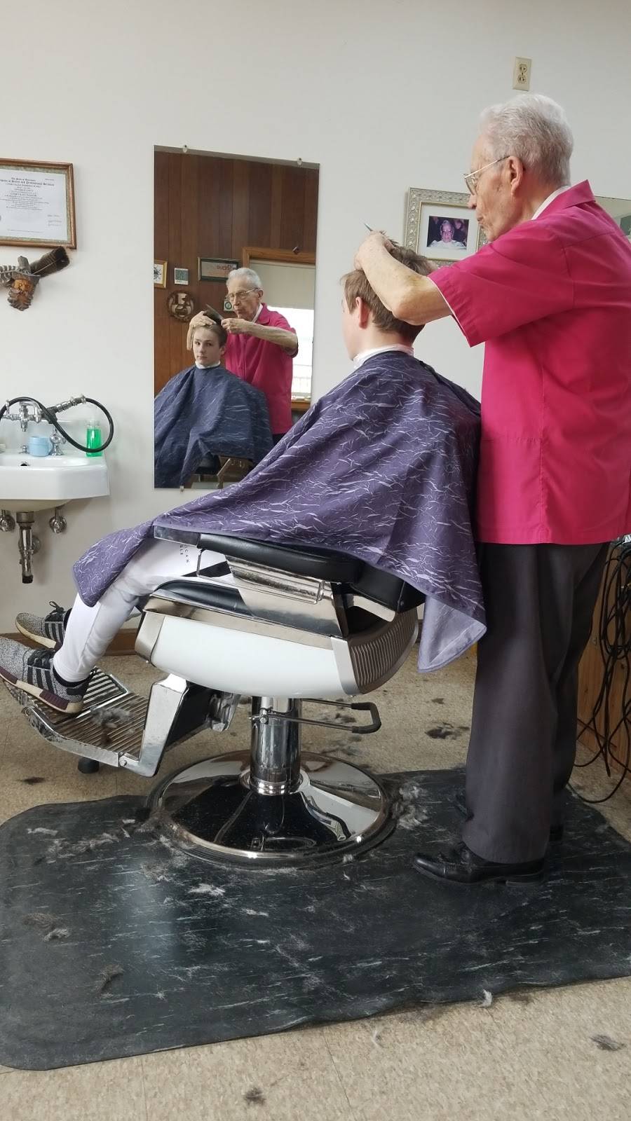 Gunthers Barber & Hairstyling | 5824 W Lincoln Ave, Milwaukee, WI 53219, USA | Phone: (414) 546-4007