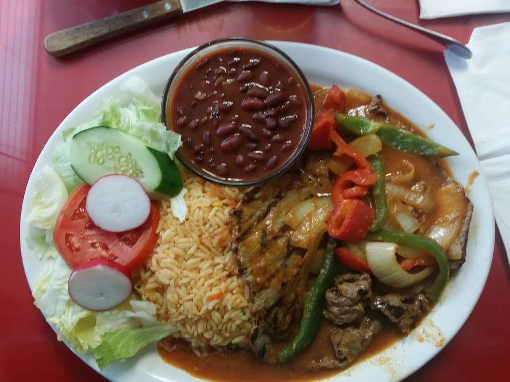 El Salvadoreño Restaurant | 791 Lonsdale Ave, Central Falls, RI 02863, USA | Phone: (401) 725-2226